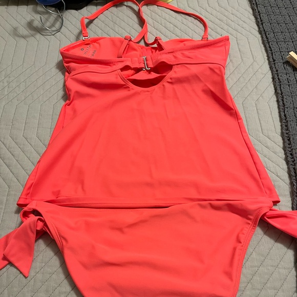 Athleta Tankini Top 32D/DD and Athleta Small Swim Bottom - Picture 2 of 5